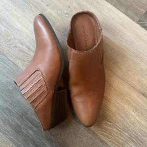 House of Harlow Leather Clogs